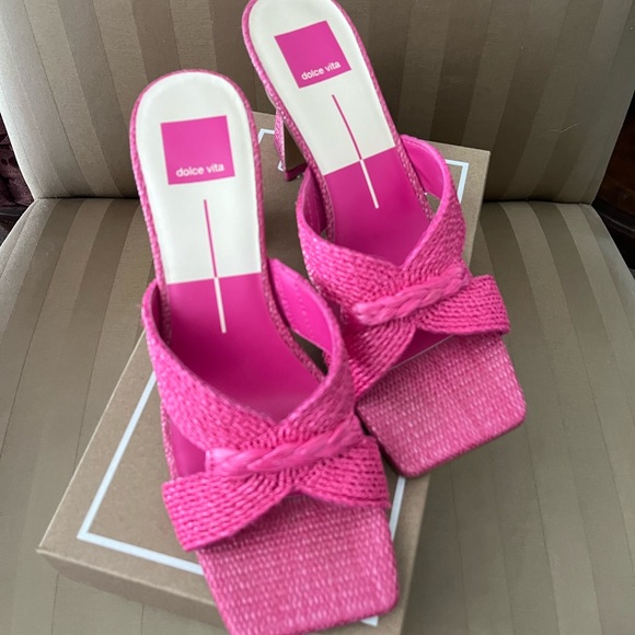 Dolce Vita, Nitro in Orchid Raffia size 8.5. - Picture 2 of 7